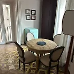 Luxury House Empire 96 아파트