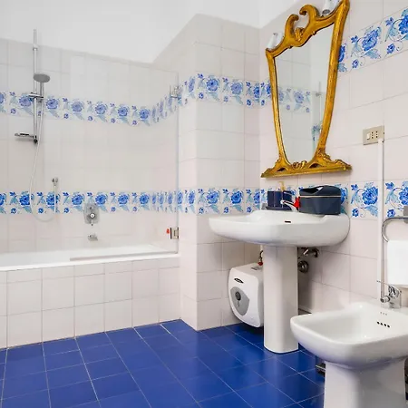 公寓 Luxury House Empire 96 *